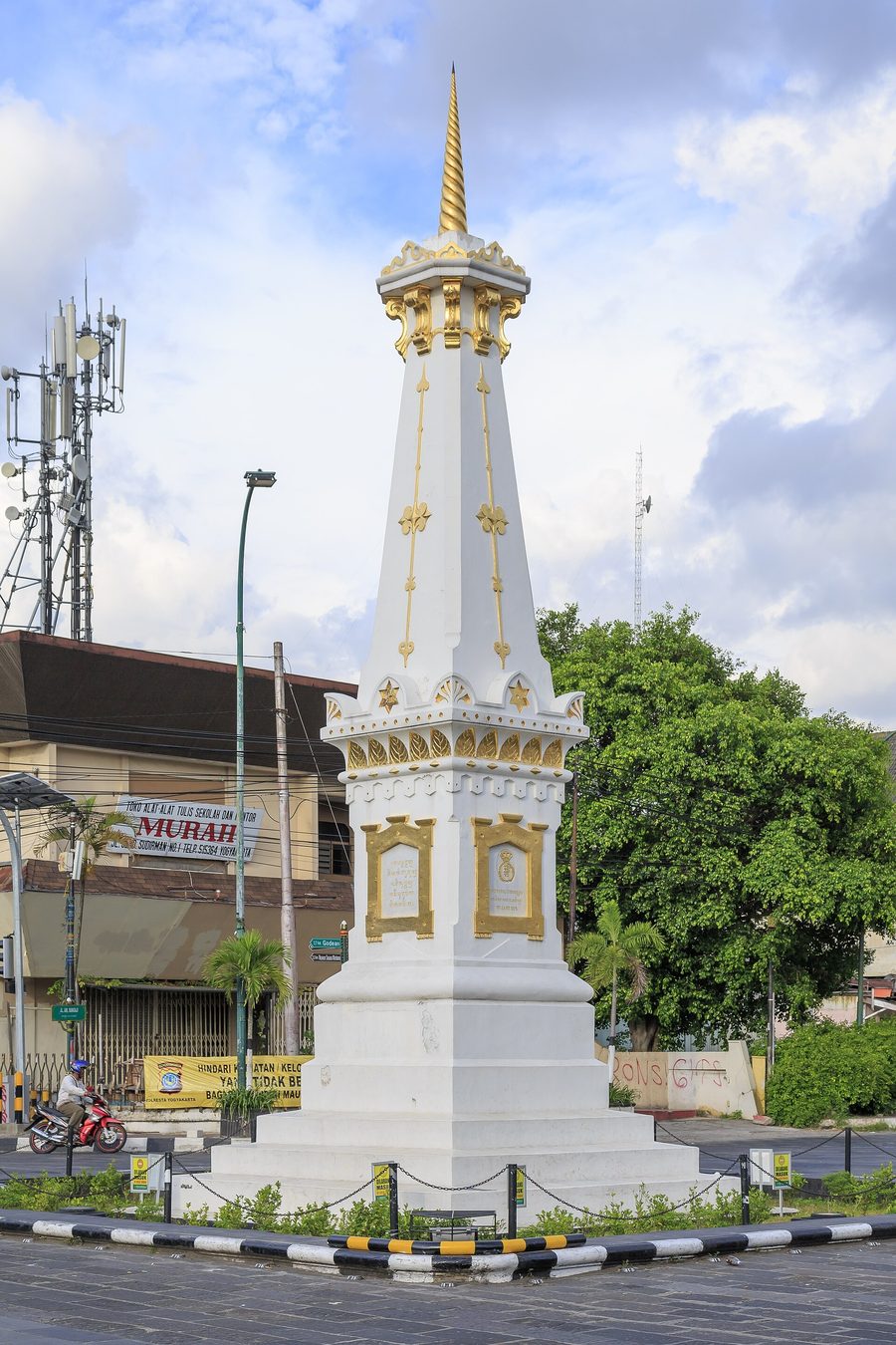 Tugu Yogyakarta monument